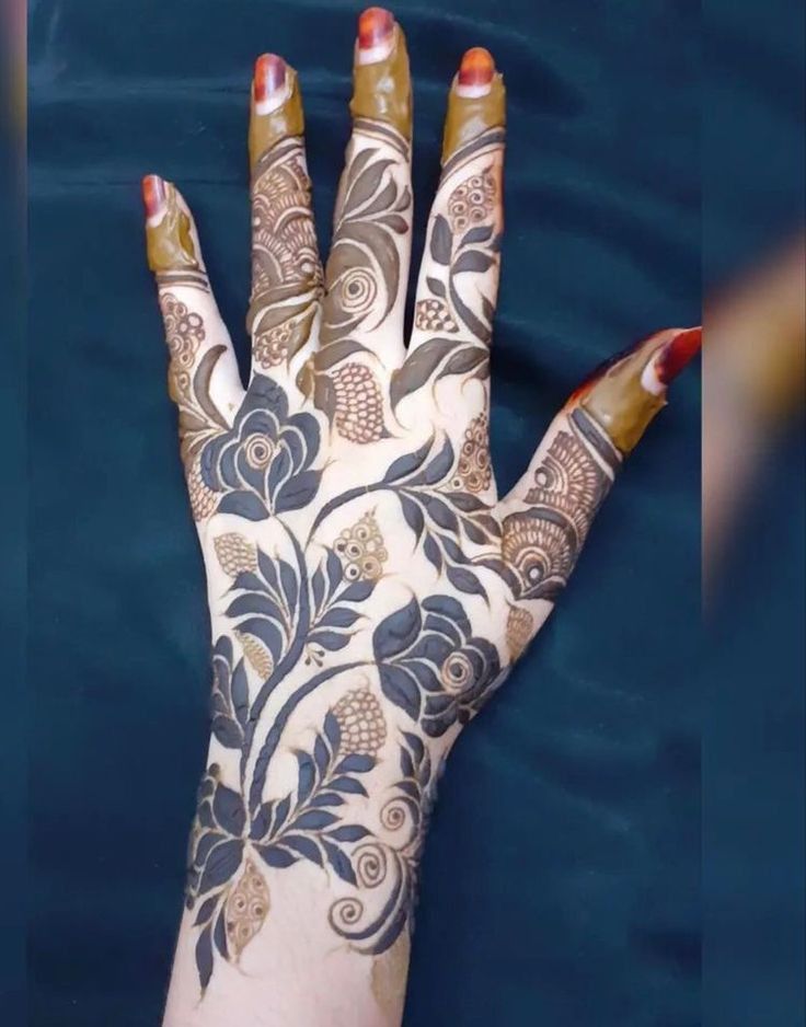 Arabic Floral Mehndi for Back Hand