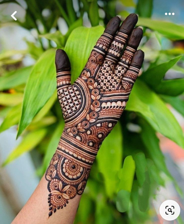 Center Motif Mehndi Design