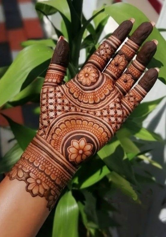 Center Motif Mehndi Design