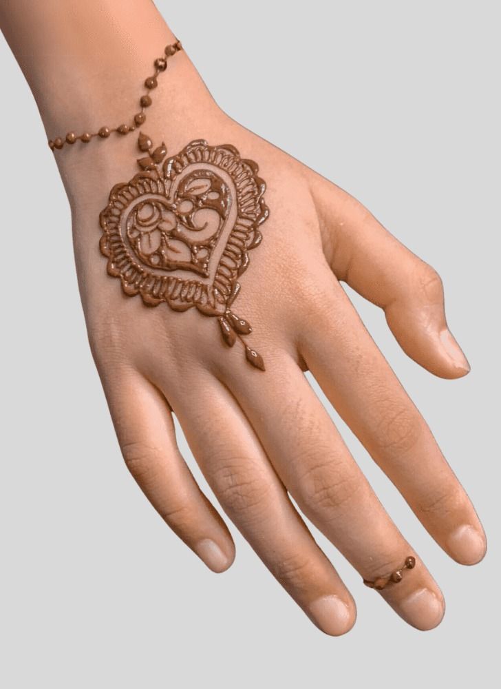 Cute Heart-Centered Design Mehndi Design