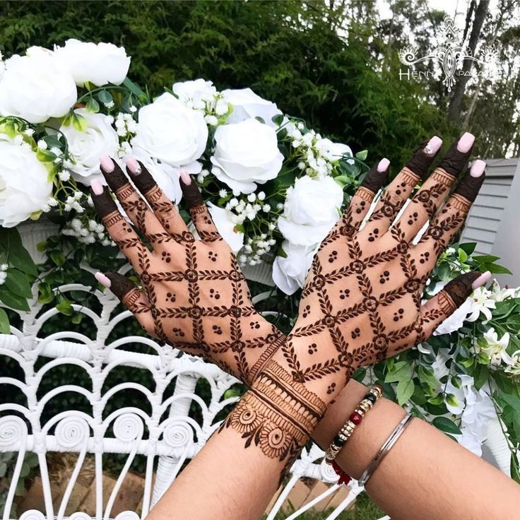 Dot and Leaf Connection Mehndi Design