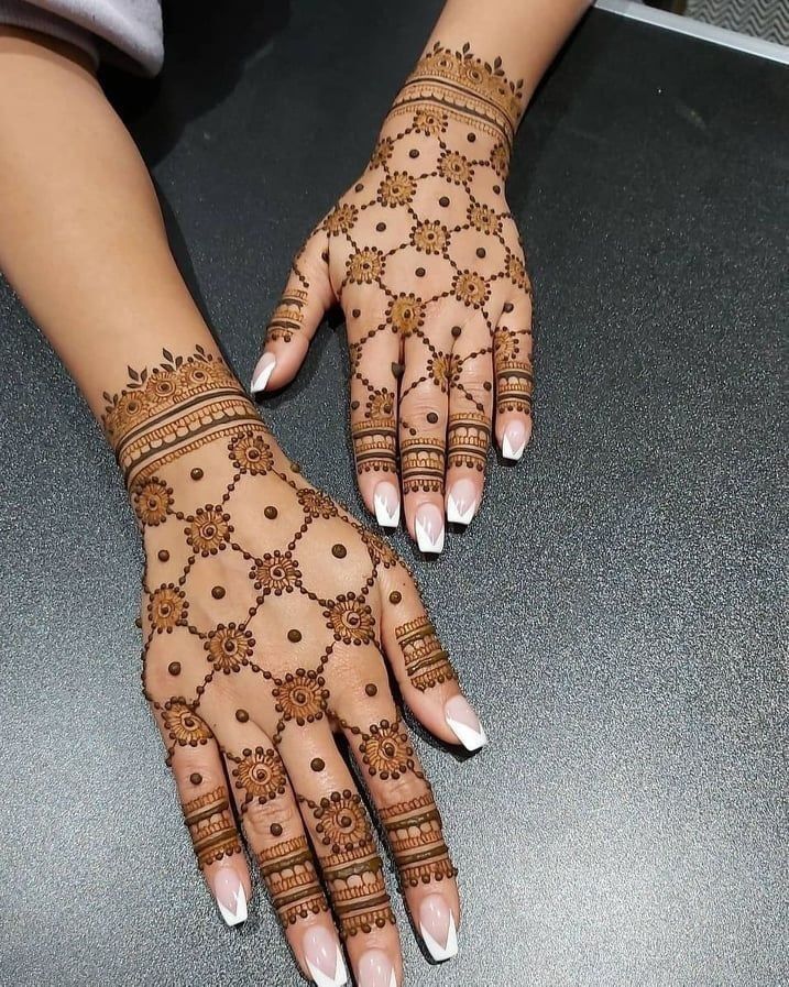 Dotted and Line Art Mehndi Design