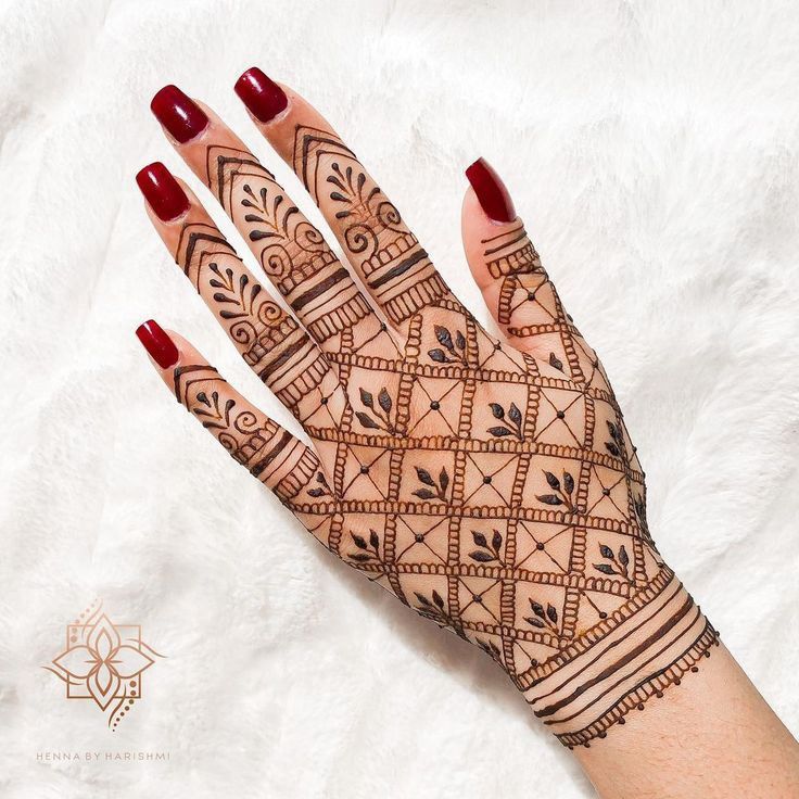 Dotted and Line Art Mehndi Design
