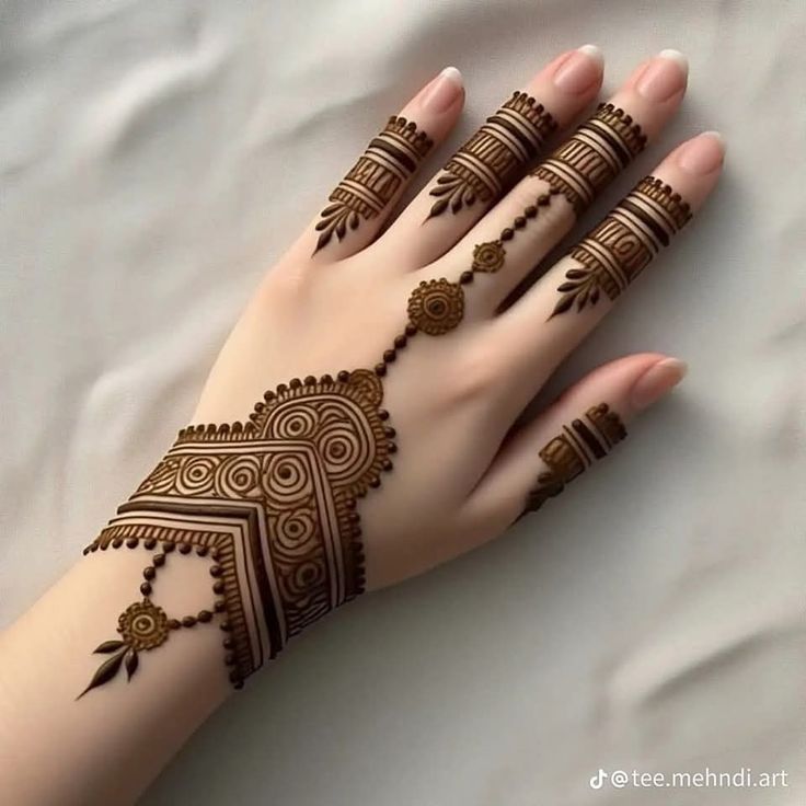 Finger Detailing Mehndi Design