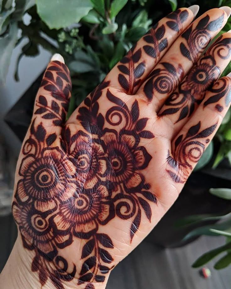 Floral Front Mehndi Design