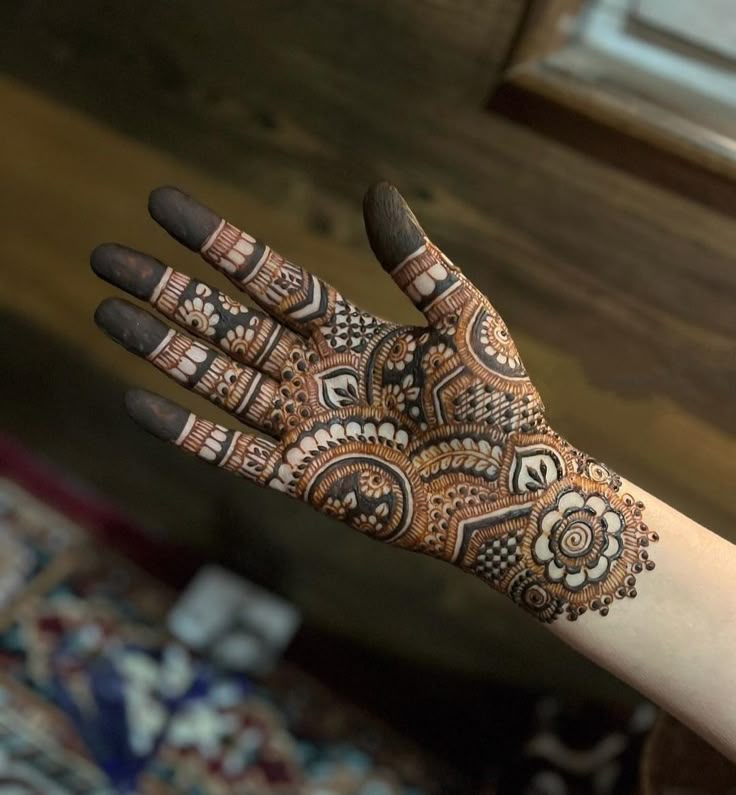 Geometric Front Mehndi Design