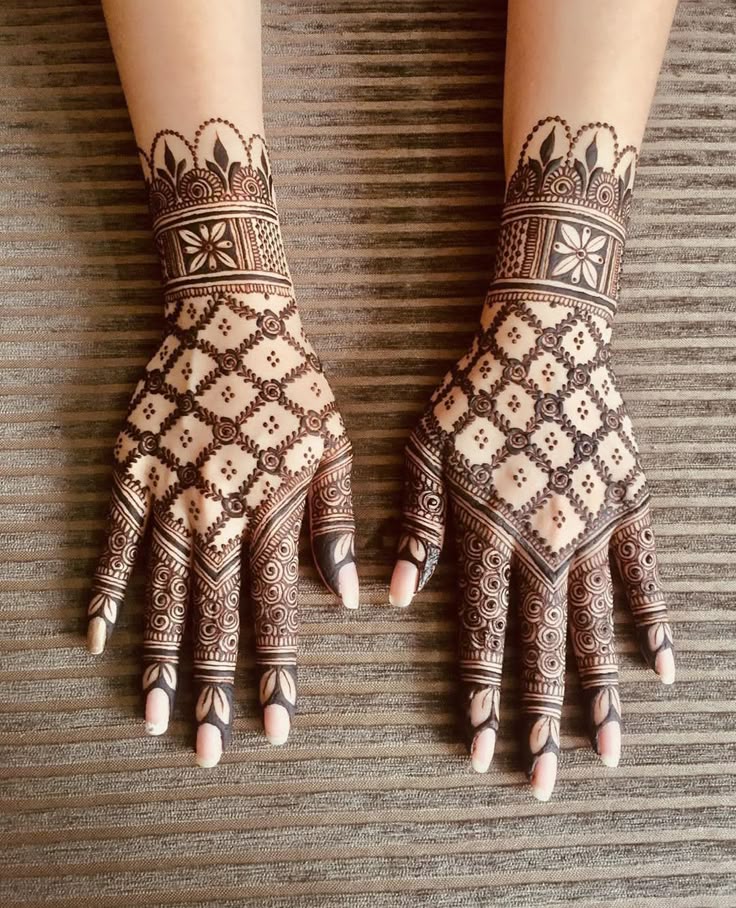 Geometric & Grid Patterns