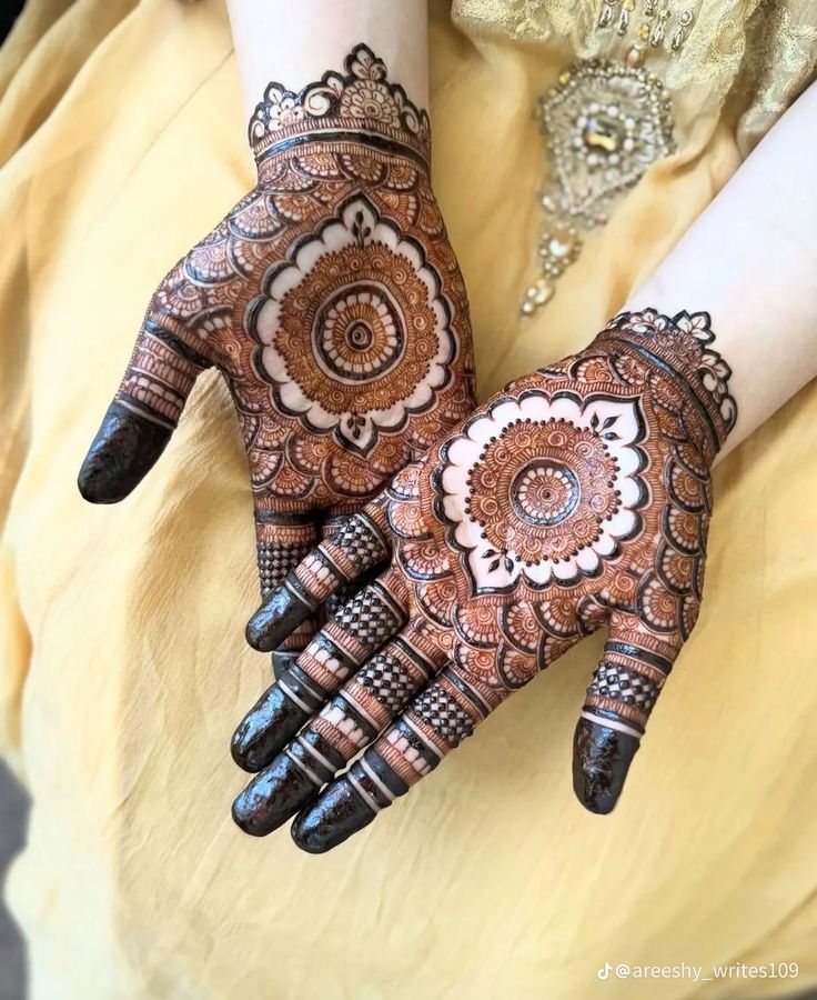 Mandala Pop Mehndi Design