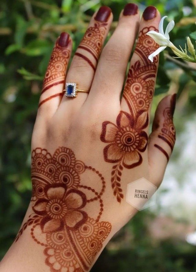 Minimalist Floral Back Hand Designs