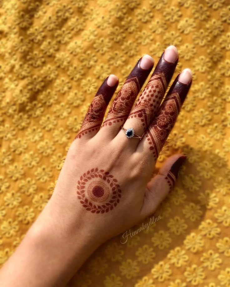Minimalist Mehndi