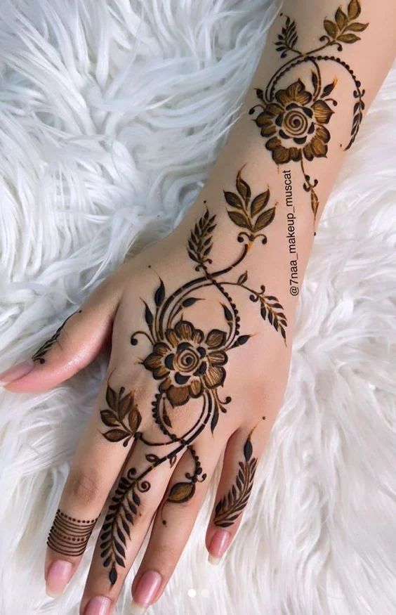 Minimalistic Floral Patterns Mehndi Design