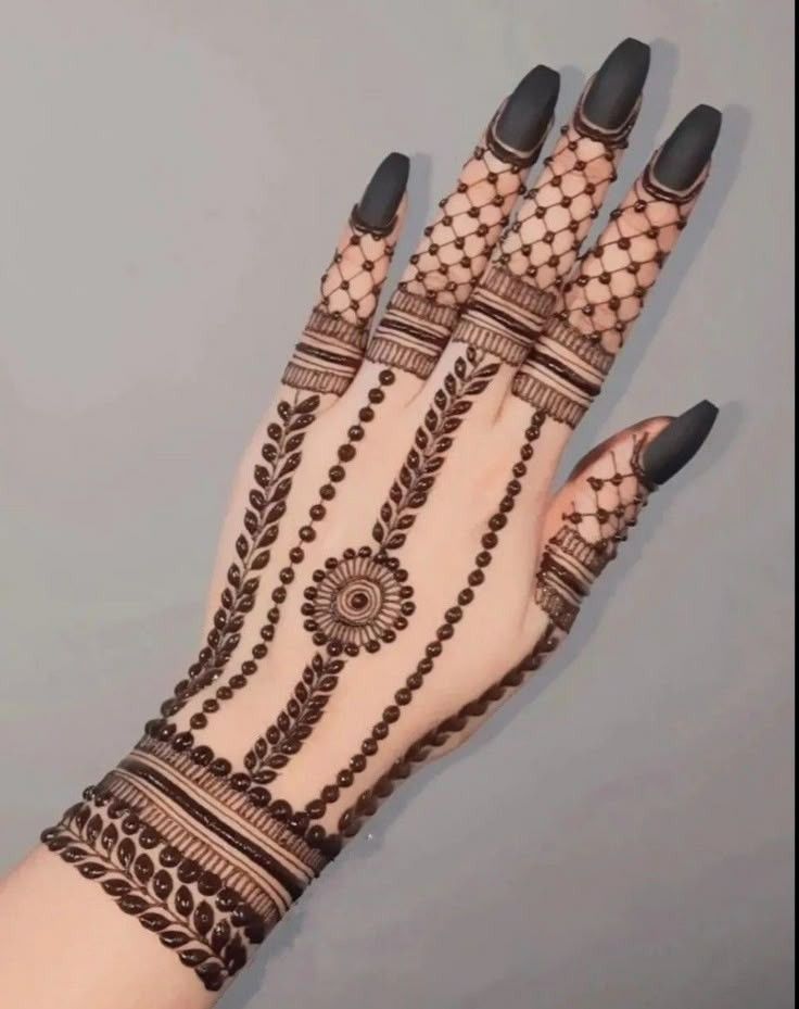 Star Chain Pattern Mehndi Design