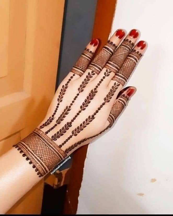 Star Chain Pattern Mehndi Design
