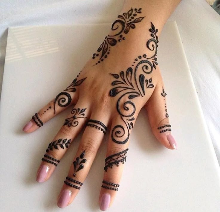 Simple Floral Patterns Mehndi Design